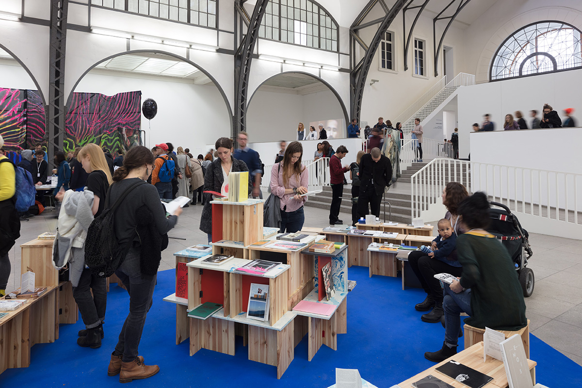 Photo: Lorenzo Sandoval, "Broken Parliament Vol. V", 2017, installation view, photo by Thomas Bruns, 2017, courtesy Friends with Books, Berlin