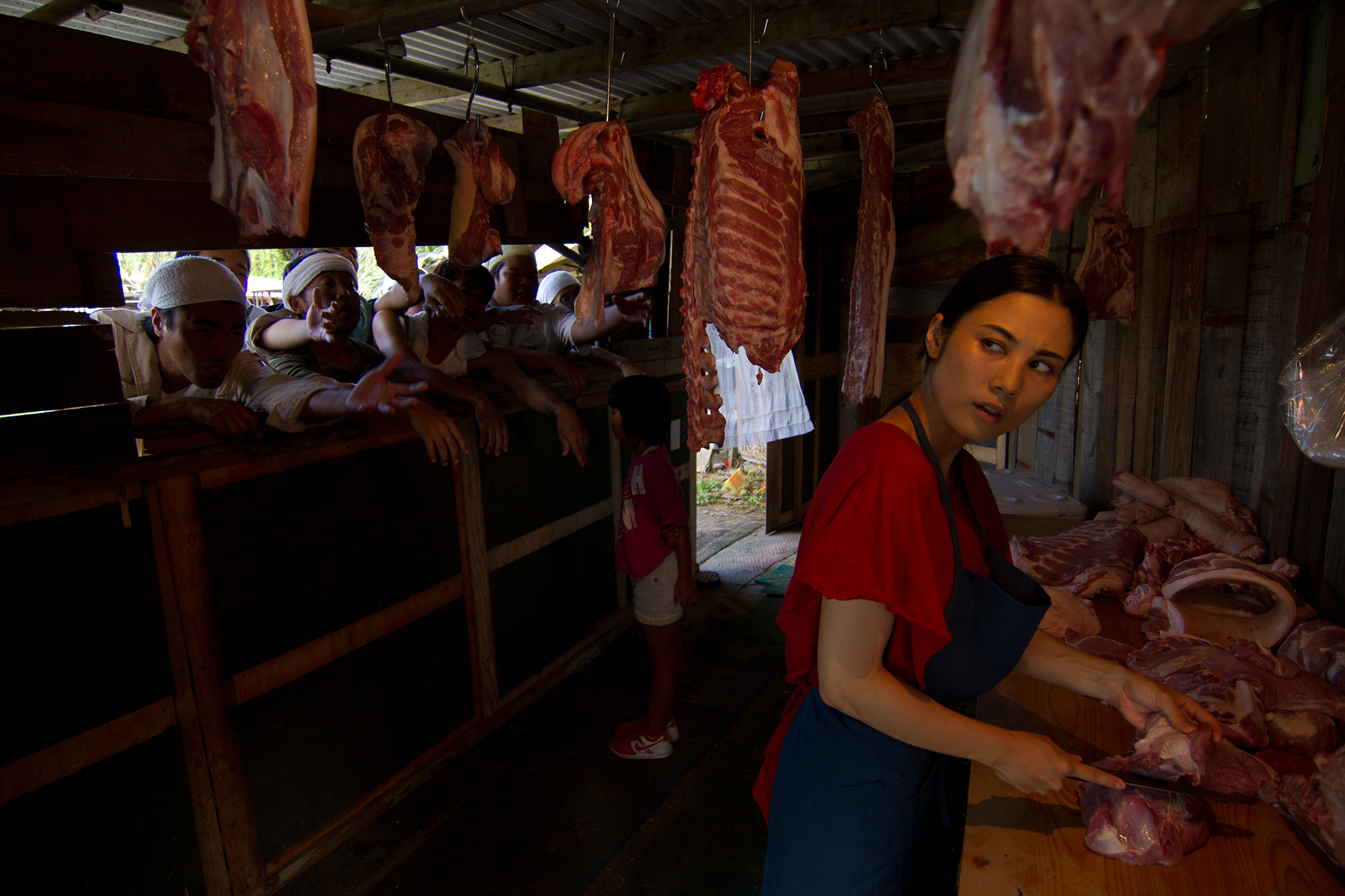 Chikako Yamashiro, “A Woman of the Butcher Shop, 2012 version”, 3-channel video installation, production support from More Museum, ©Chikako Yamashiro, courtesy of Yumiko Chiba Associates