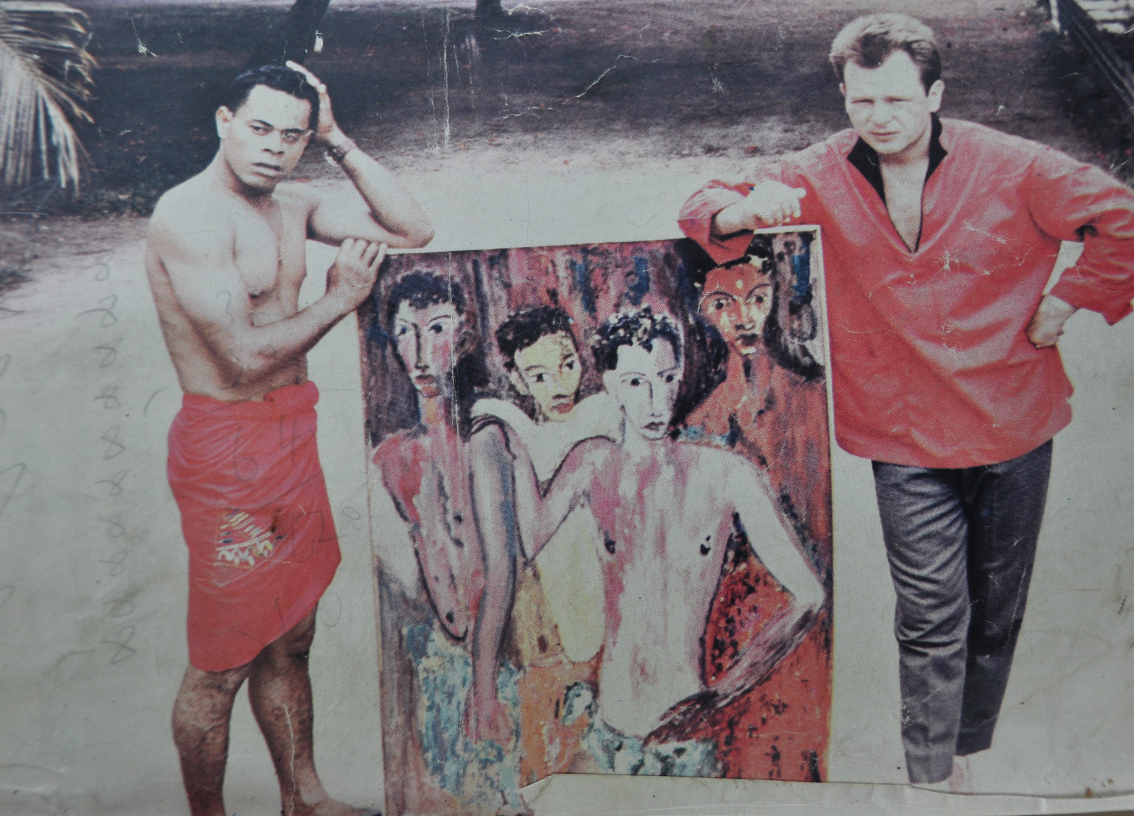 Nicolaï Michoutouchkine and Aloï Pilioko posing with the painting Futuna, 1959