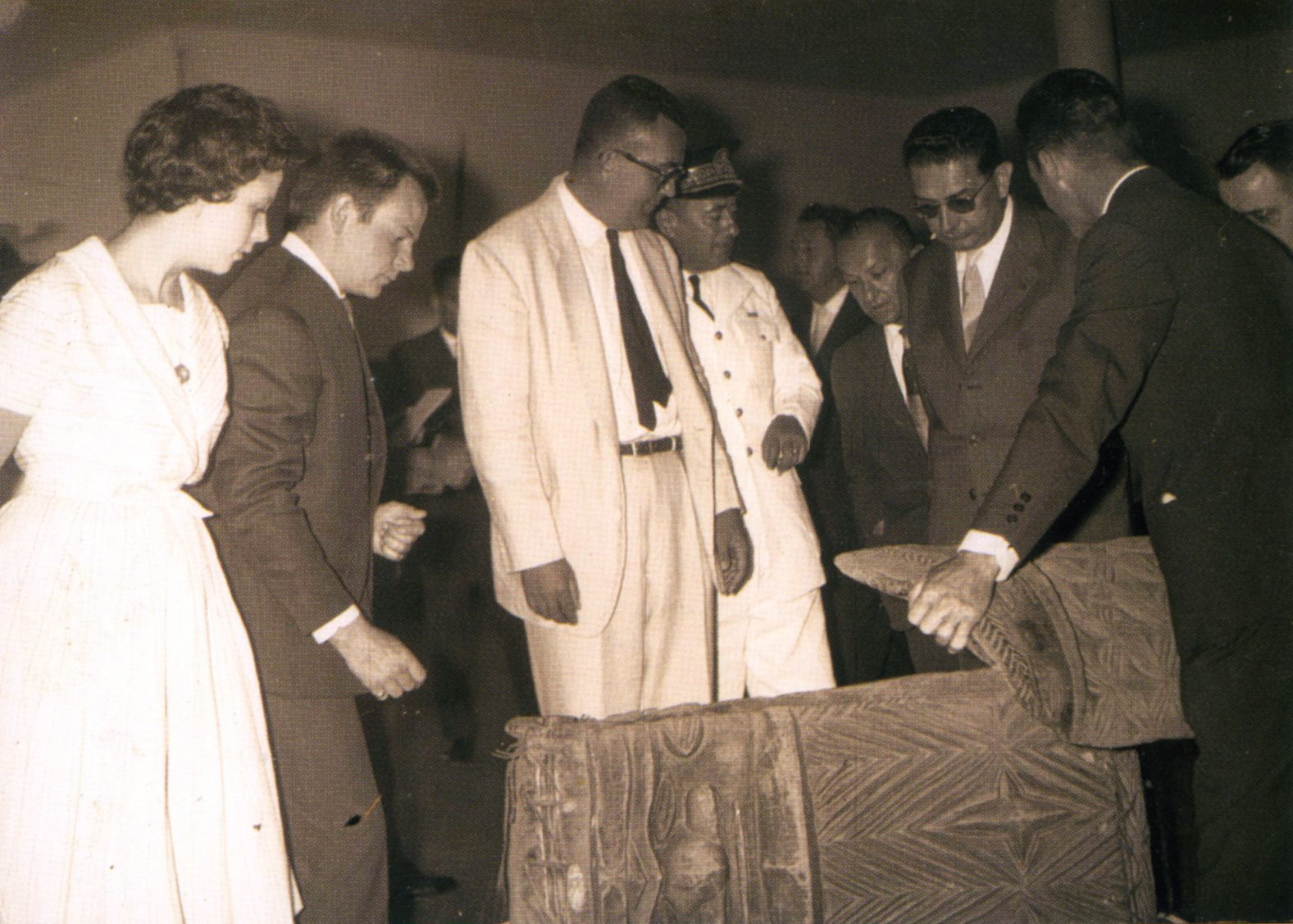 Nicolaï Michoutouchkine with the governor of New Caledonia, Aime Grimald, at an exhibition at the Noumea Museum, c. 1958, image courtesy of Aloï Pilioko
