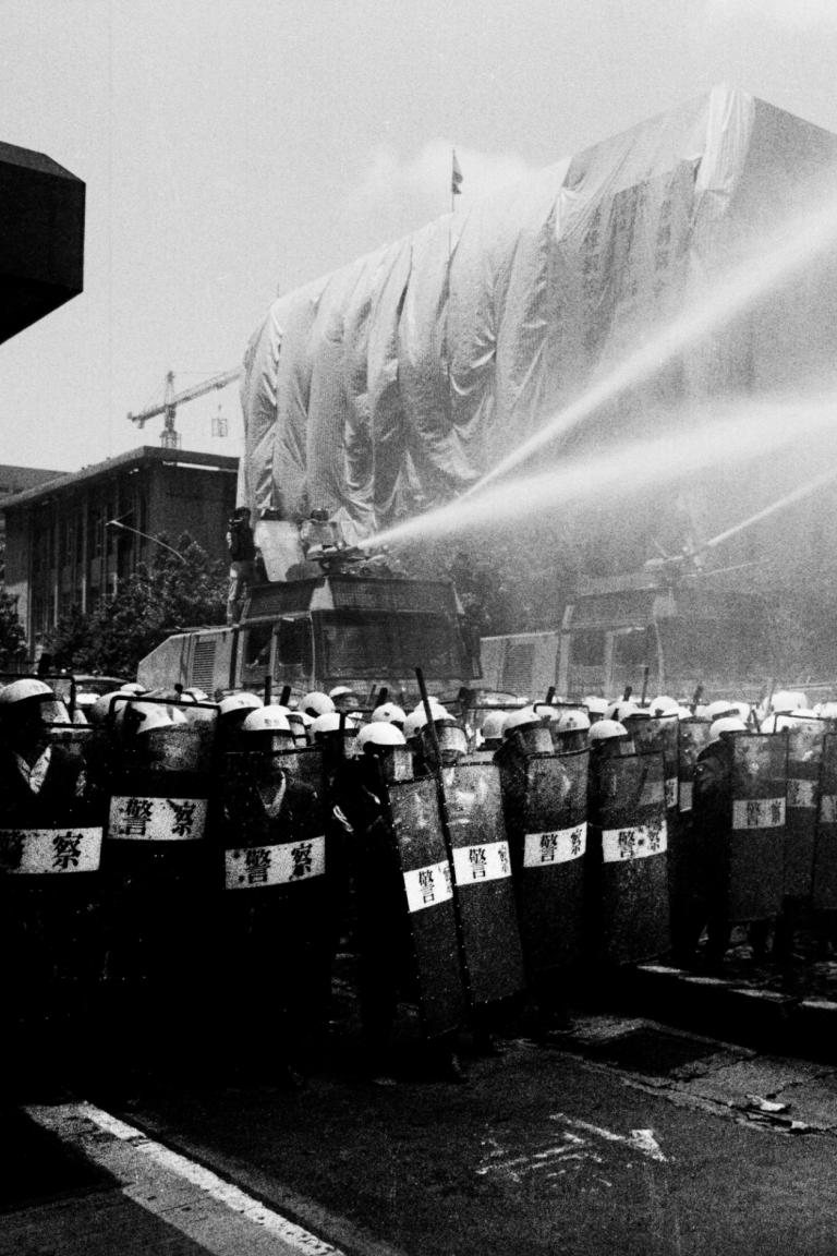 Street scenes in front of the Legislative Yuan and surrounding area during the 520 Farmers Protest (520農民運動),Taipei, 1988. Photos Leon Tsai (蔡文祥).