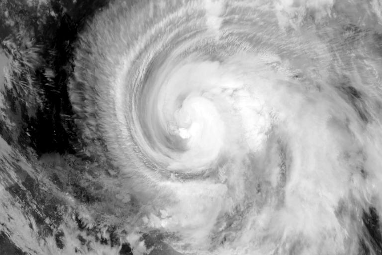 莫拉克颱風於2009年8月6日逼近台灣（NASA MODIS 紅外線衛星影像）。