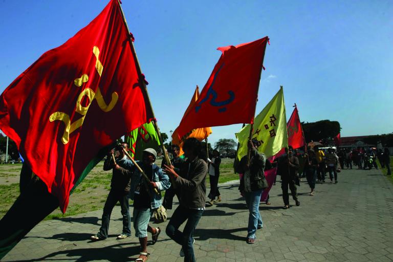 Arahmaiani Feisal, Flag Project, Shenzhen performance 2008 (left) and Yogyakarta 2009 (right)