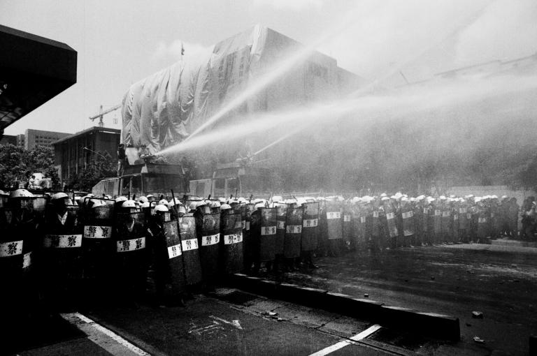 Street scenes in front of the Legislative Yuan and surrounding area during the 520 Farmers Protest (520農民運動),Taipei, 1988. Photos Leon Tsai (蔡文祥).