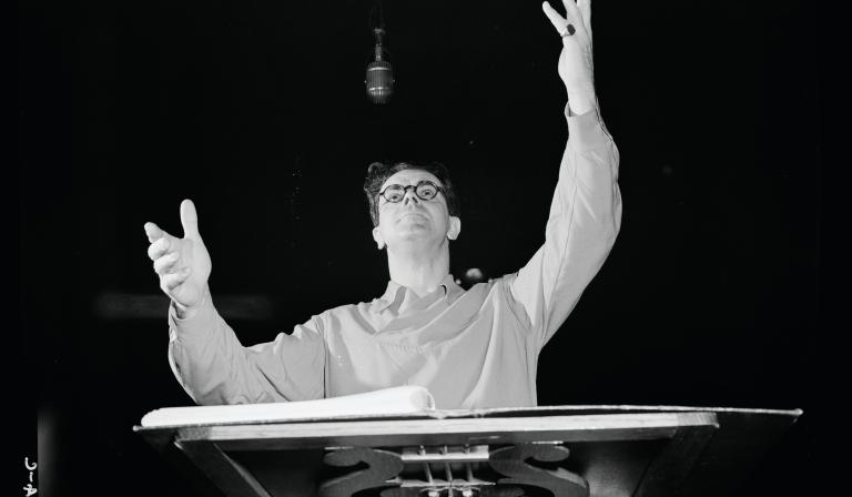 Dr Ifor Jones conducting the Bach Choir of Bethlehem in Bethlehem, Pennsylvania, USA, 1944. Washington, DC Library of Congress (LOC), Prints and Photo- graphs Division. Photo Howard R Hollem.