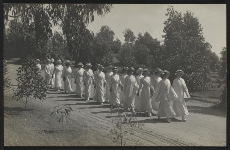 Students of the senior class, Raja-Yoga Academy, International Theosophical Headquarters, Point Loma, California. Library of Congress.